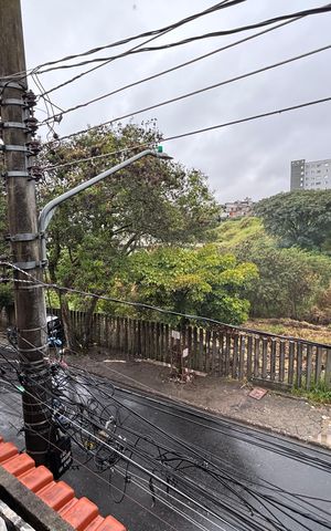 Casa à venda com 210m², 6 quartos e 1 vaga Casa à venda com 210m², 6 quartos e 1 vagaVaranda
