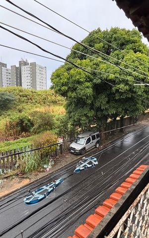 Casa à venda com 210m², 6 quartos e 1 vaga Casa à venda com 210m², 6 quartos e 1 vagaVaranda