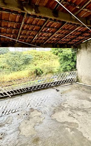 Casa à venda com 210m², 6 quartos e 1 vaga Casa à venda com 210m², 6 quartos e 1 vagaVaranda