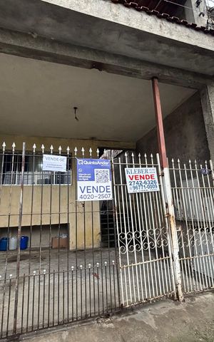 Casa à venda com 210m², 6 quartos e 1 vaga Casa à venda com 210m², 6 quartos e 1 vagaFachada
