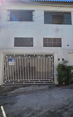 Casa à venda com 140m², 1 quarto e 2 vagas Casa à venda com 140m², 1 quarto e 2 vagasFachada