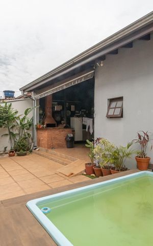 Casa à venda com 270m², 3 quartos e 2 vagas Casa à venda com 270m², 3 quartos e 2 vagasQuintal