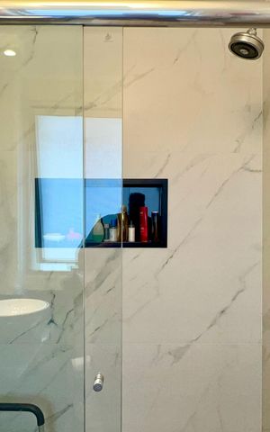 Apartamento à venda com 170m², 3 quartos e 2 vagas Apartamento à venda com 170m², 3 quartos e 2 vagasBanheiro da Suíte 1