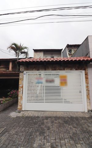 Casa à venda com 228m², 3 quartos e 6 vagasFachada