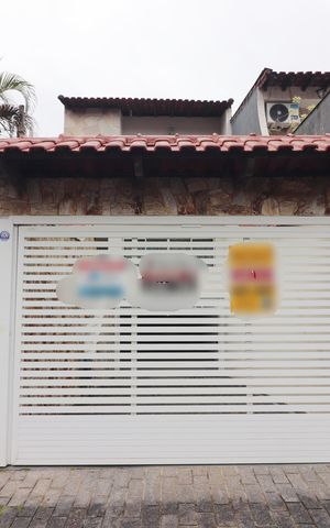 Casa à venda com 228m², 3 quartos e 6 vagasFachada