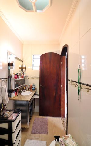 Casa à venda com 228m², 3 quartos e 6 vagasBanheiro da Suíte