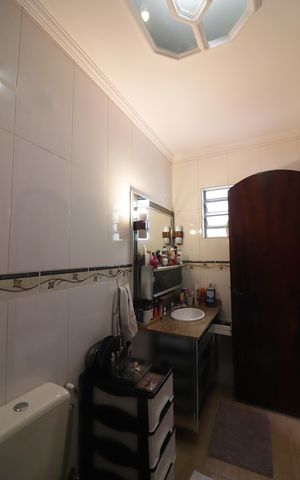Casa à venda com 228m², 3 quartos e 6 vagasBanheiro da Suíte