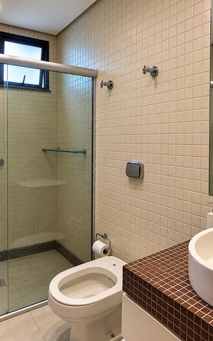 Apartamento à venda com 211m², 3 quartos e 3 vagas Apartamento à venda com 211m², 3 quartos e 3 vagasBanheiro