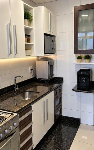 Apartamento à venda com 211m², 3 quartos e 3 vagas Apartamento à venda com 211m², 3 quartos e 3 vagasCozinha