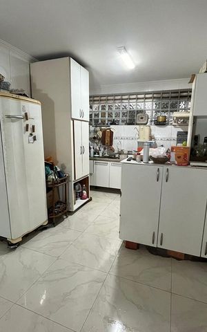 Casa à venda com 202m², 4 quartos e 2 vagas Casa à venda com 202m², 4 quartos e 2 vagasCozinha