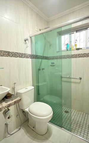 Casa à venda com 202m², 4 quartos e 2 vagas Casa à venda com 202m², 4 quartos e 2 vagasBanheiro