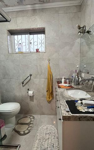 Casa à venda com 202m², 4 quartos e 2 vagas Casa à venda com 202m², 4 quartos e 2 vagasBanheiro