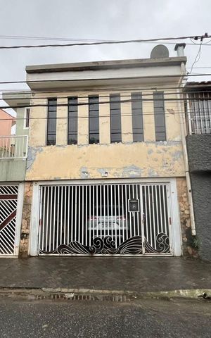 Casa à venda com 202m², 4 quartos e 2 vagas Casa à venda com 202m², 4 quartos e 2 vagasFachada