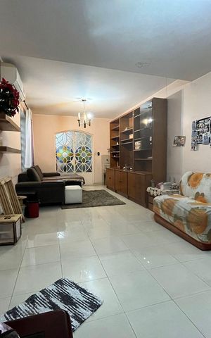 Casa à venda com 202m², 4 quartos e 2 vagas Casa à venda com 202m², 4 quartos e 2 vagasSala