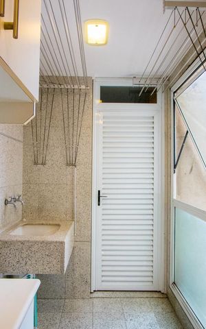 Apartamento à venda com 296m², 4 quartos e 4 vagas Apartamento à venda com 296m², 4 quartos e 4 vagasÁrea de serviço