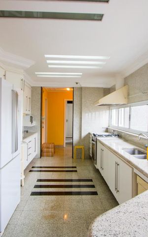 Apartamento à venda com 296m², 4 quartos e 4 vagas Apartamento à venda com 296m², 4 quartos e 4 vagasCozinha