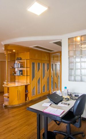 Apartamento à venda com 296m², 4 quartos e 4 vagas Apartamento à venda com 296m², 4 quartos e 4 vagasQuarto 1 e 2 - Suíte
