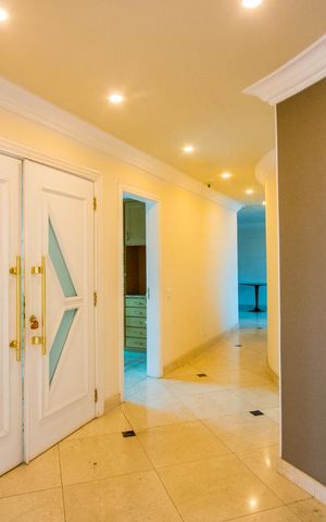 Apartamento à venda com 296m², 4 quartos e 4 vagas Apartamento à venda com 296m², 4 quartos e 4 vagasHall social
