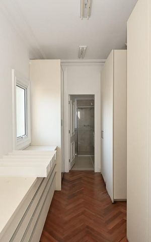 Casa à venda com 839m², 4 quartos e 8 vagasArmário da Suíte  4