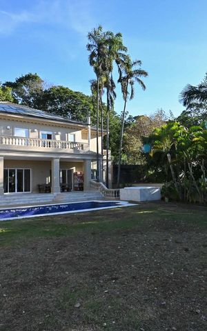 Casa à venda com 839m², 4 quartos e 8 vagasFachada Posterior