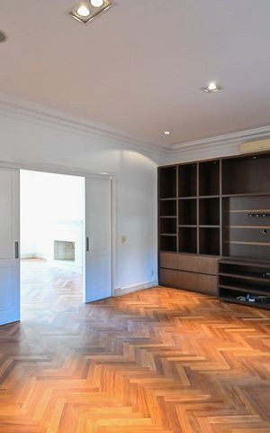 Casa à venda com 839m², 4 quartos e 8 vagasSala de Tv