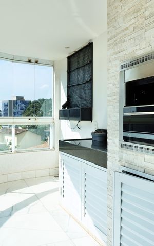 Apartamento à venda com 184m², 4 quartos e 4 vagas Apartamento à venda com 184m², 4 quartos e 4 vagasVaranda