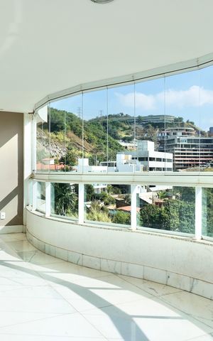 Apartamento à venda com 184m², 4 quartos e 4 vagas Apartamento à venda com 184m², 4 quartos e 4 vagasVaranda