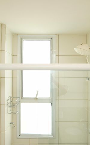 Apartamento à venda com 184m², 4 quartos e 4 vagas Apartamento à venda com 184m², 4 quartos e 4 vagasSuíte 1 - Banheiro