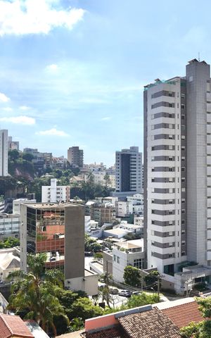 Apartamento à venda com 184m², 4 quartos e 4 vagas Apartamento à venda com 184m², 4 quartos e 4 vagasVaranda