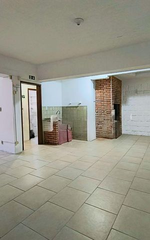 Casa para alugar com 264m², 4 quartos e 5 vagas