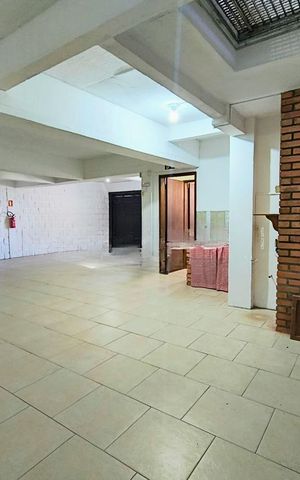 Casa para alugar com 264m², 4 quartos e 5 vagas