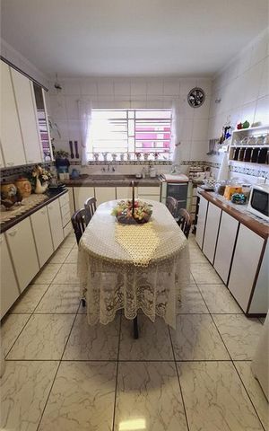 Casa à venda com 178m², 2 quartos e 6 vagas
