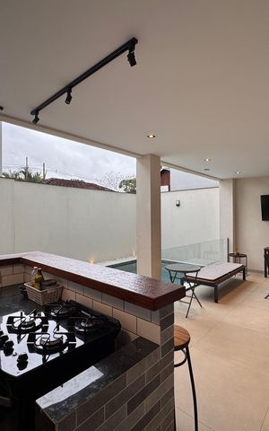 Casa de condomínio à venda com 160m², 4 quartos e 1 vaga Casa de condomínio à venda com 160m², 4 quartos e 1 vagaÁrea externa