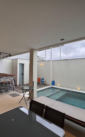 Casa de condomínio à venda com 160m², 4 quartos e 1 vaga Casa de condomínio à venda com 160m², 4 quartos e 1 vagaÁrea externa