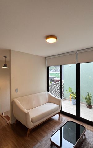 Casa de condomínio à venda com 160m², 4 quartos e 1 vaga Casa de condomínio à venda com 160m², 4 quartos e 1 vagaHall Íntimo