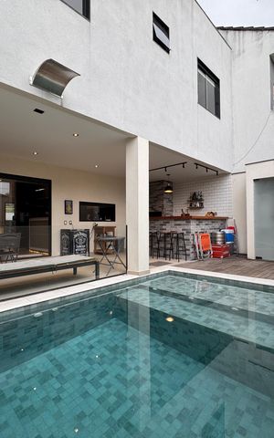 Casa de condomínio à venda com 160m², 4 quartos e 1 vaga Casa de condomínio à venda com 160m², 4 quartos e 1 vagaÁrea externa