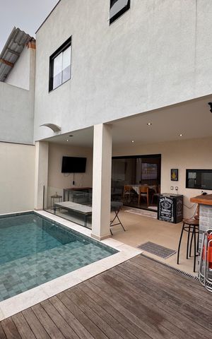Casa de condomínio à venda com 160m², 4 quartos e 1 vaga Casa de condomínio à venda com 160m², 4 quartos e 1 vagaÁrea externa