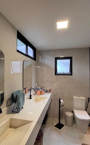 Casa de condomínio à venda com 160m², 4 quartos e 1 vaga Casa de condomínio à venda com 160m², 4 quartos e 1 vagaSuíte Master - Banheiro