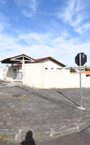 Casa à venda com 600m², 2 quartos e 5 vagasFachada