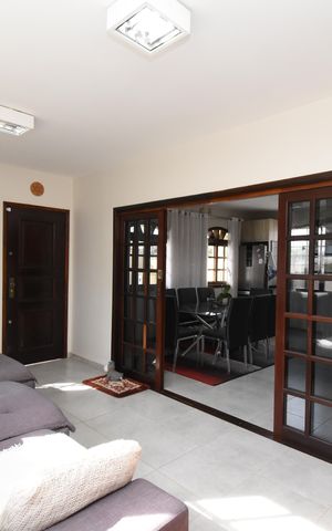 Casa à venda com 600m², 2 quartos e 5 vagasSala