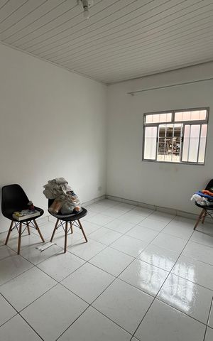 Casa à venda com 400m², 2 quartos e 2 vagas Casa à venda com 400m², 2 quartos e 2 vagasSala