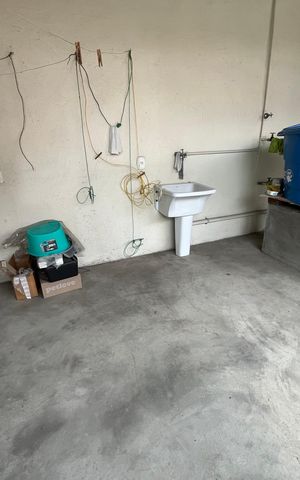 Casa à venda com 400m², 2 quartos e 2 vagas Casa à venda com 400m², 2 quartos e 2 vagasÁrea de Serviço