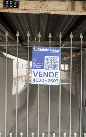 Casa à venda com 400m², 2 quartos e 2 vagas Casa à venda com 400m², 2 quartos e 2 vagasFachada - placa instalada