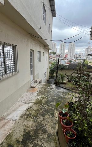 Casa à venda com 400m², 2 quartos e 2 vagas Casa à venda com 400m², 2 quartos e 2 vagasQuintal