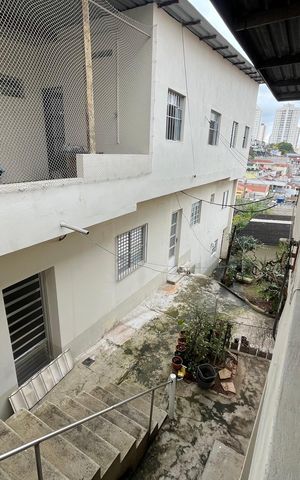 Casa à venda com 400m², 2 quartos e 2 vagas Casa à venda com 400m², 2 quartos e 2 vagasQuintal