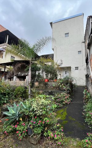 Casa à venda com 400m², 2 quartos e 2 vagas Casa à venda com 400m², 2 quartos e 2 vagasÁrea comum