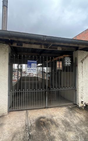 Casa à venda com 400m², 2 quartos e 2 vagas Casa à venda com 400m², 2 quartos e 2 vagasFachada