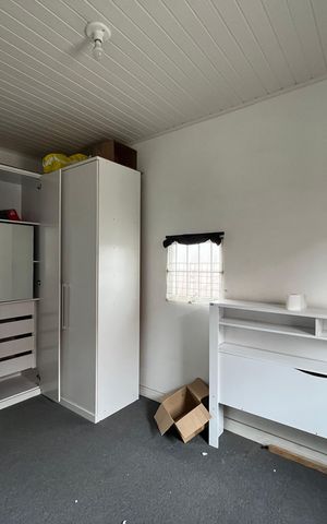 Casa à venda com 400m², 2 quartos e 2 vagas Casa à venda com 400m², 2 quartos e 2 vagasQuarto