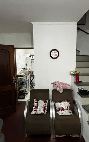 Casa à venda com 108m², 2 quartos e 2 vagas Casa à venda com 108m², 2 quartos e 2 vagasSala