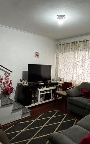 Casa à venda com 108m², 2 quartos e 2 vagas Casa à venda com 108m², 2 quartos e 2 vagasSala